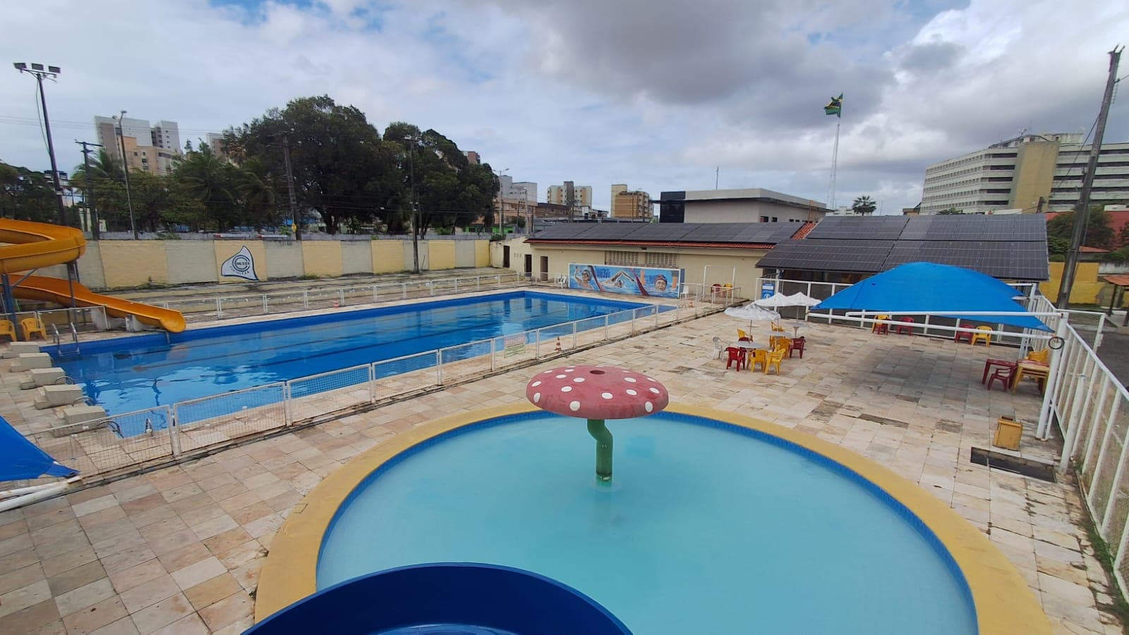 Piscina Adulto e Infantil